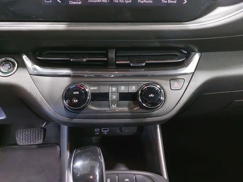 Used 2025 Buick Envista Preferred FWD image 20