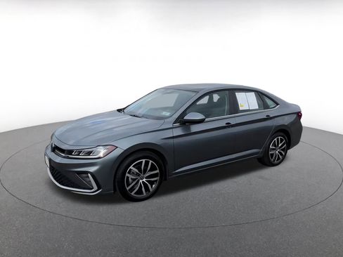 Used 2025 Volkswagen Jetta SE image 8