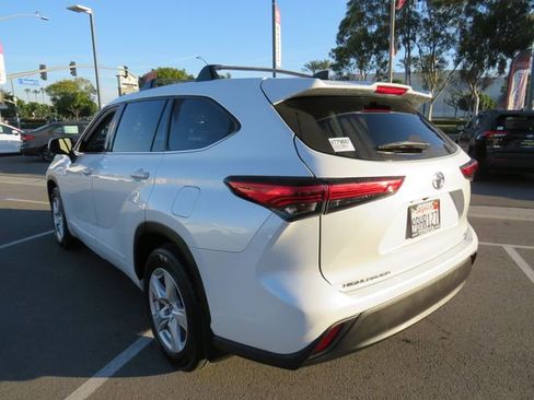 Certified 2022 Toyota Highlander LE image 8