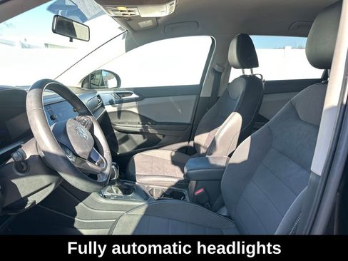 Used 2022 Volkswagen Taos SE image 11