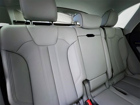 Used 2024 Audi Q5 2.0T Prestige image 28