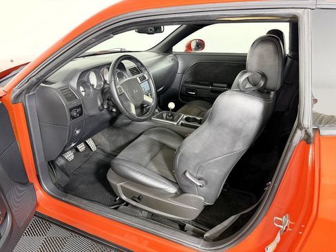 Used 2009 Dodge Challenger SRT8 w/ SRT Option Group II RWD image 31