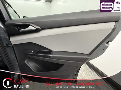 Used 2022 Volkswagen Taos SEL w/ Panoramic Sunroof Package image 50