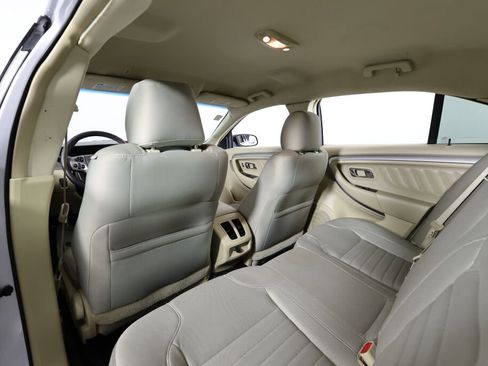 Used 2015 Ford Taurus SE image 14