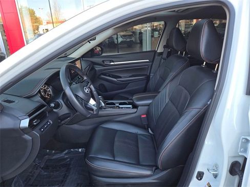 Used 2024 Nissan Altima 2.5 SR w/ SR Premium Package image 23