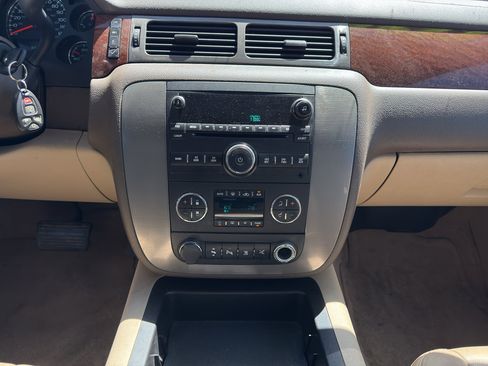 Used 2008 GMC Yukon XL SLT w/ SLT Preferred Equipment Group AWD/4WD image 17