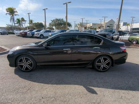 Used 2016 Honda Accord Touring image 8