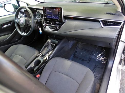 Used 2021 Toyota Corolla LE FWD image 34