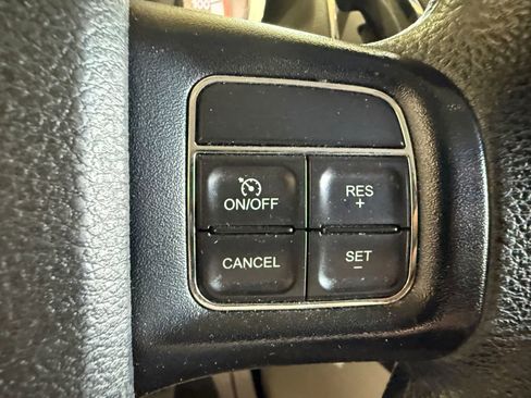 Used 2017 Dodge Grand Caravan SE image 21