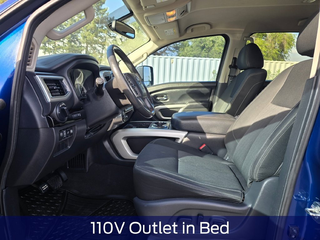 Used 2018 Nissan Titan SV w/ SV Convenience Package AWD/4WD image 11