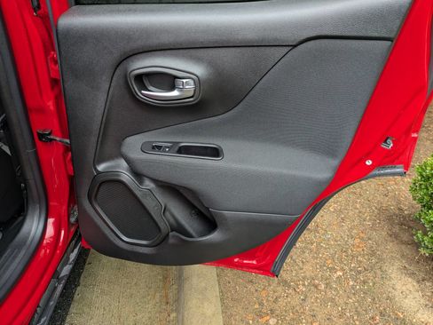 Used 2019 Jeep Renegade Sport AWD/4WD image 30