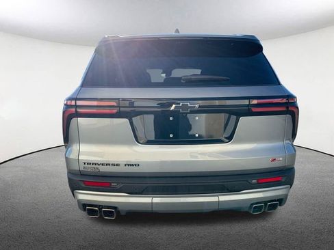 Used 2024 Chevrolet Traverse Z71 w/ Enhanced Driving Package image 12