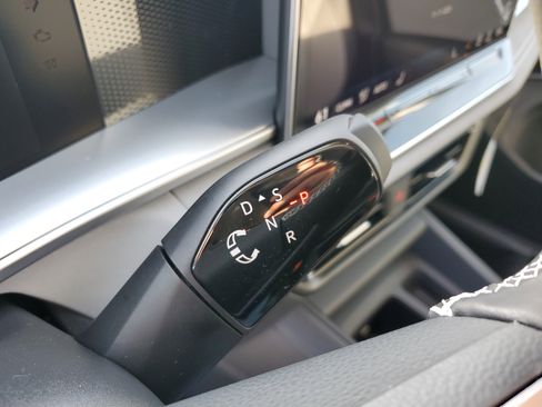 New 2026 Volkswagen Tiguan SE image 18