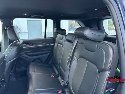 Used 2024 Jeep Grand Cherokee Limited image 24