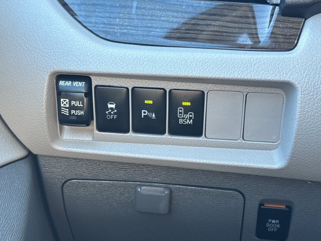 Used 2017 Toyota Sienna XLE Premium w/ Outdoor Package AWD/4WD image 33