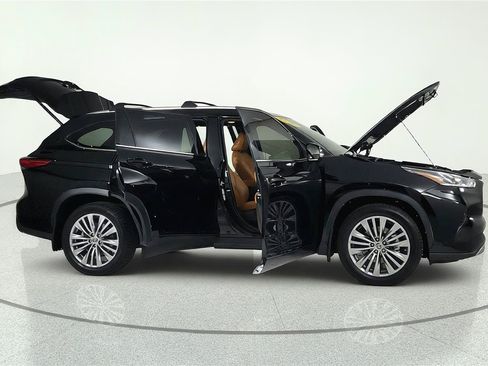 Used 2022 Toyota Highlander Platinum AWD/4WD image 8