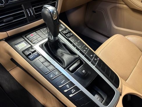 Used 2020 Porsche Macan Base image 39