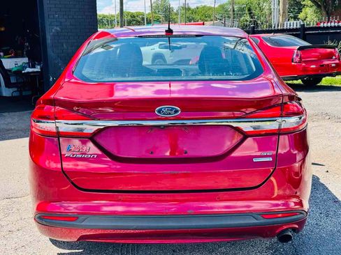 Used 2018 Ford Fusion SE w/ Fusion SE Technology Package FWD image 5