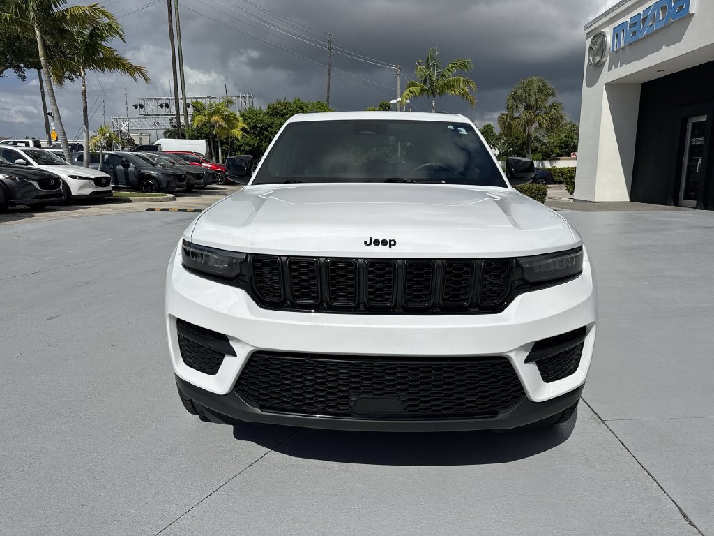 Used 2022 Jeep Grand Cherokee Altitude AWD/4WD image 29