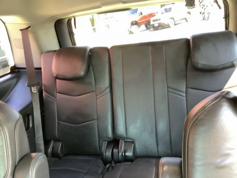 Used 2019 Cadillac Escalade Luxury image 12