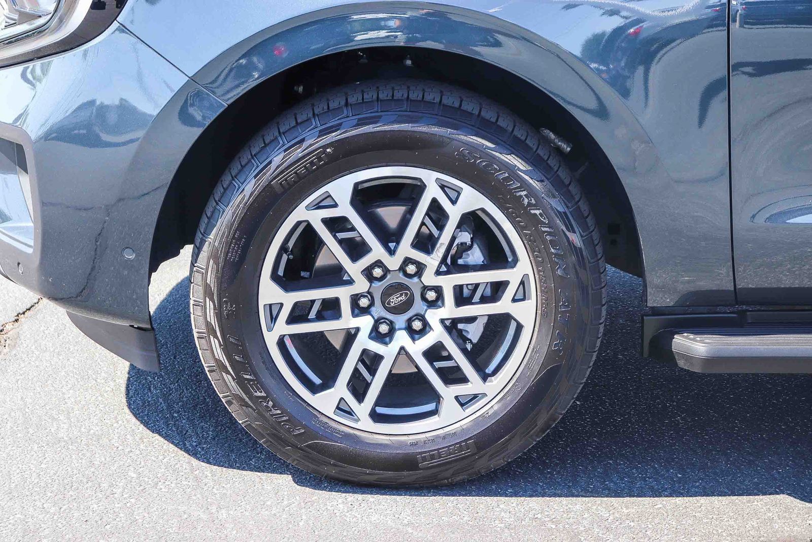Certified 2025 Ford Expedition Active AWD/4WD image 9