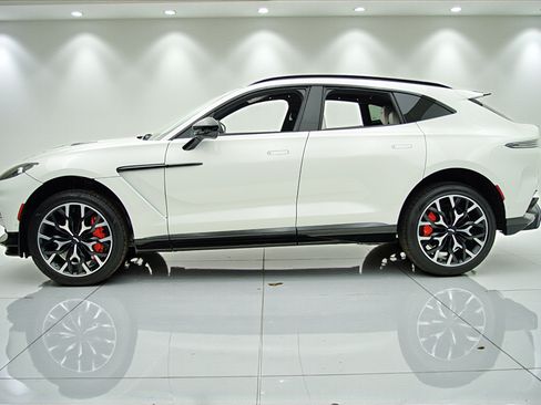 Used 2023 Aston Martin DBX 707 AWD/4WD image 3