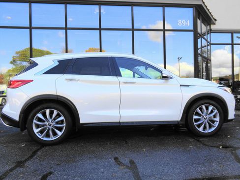 Used 2019 INFINITI QX50 Luxe w/ Cargo Package image 4