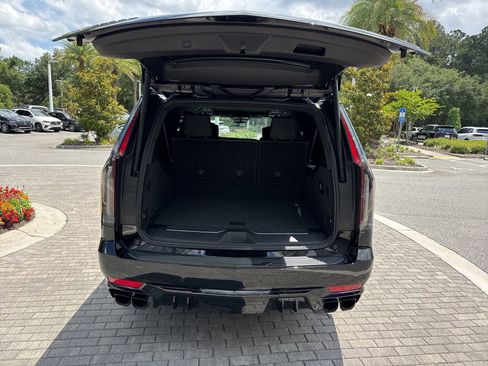 Used 2023 Cadillac Escalade ESV V AWD/4WD image 39