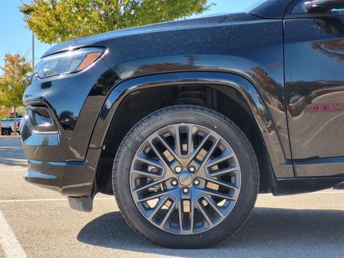 Used 2023 Jeep Compass Limited image 9