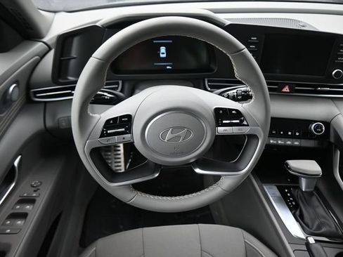 Used 2025 Hyundai Elantra Sport FWD image 14