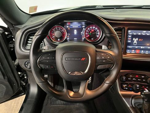 Used 2018 Dodge Challenger R/T Scat Pack w/ Driver Convenience Group RWD image 19