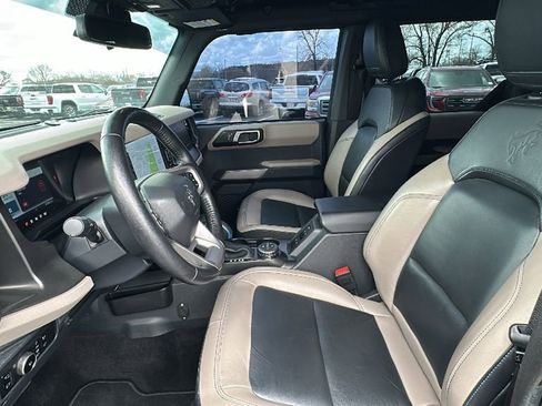 Used 2023 Ford Bronco Wildtrak image 9