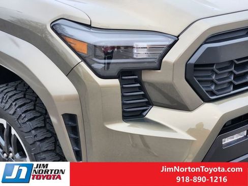 Used 2025 Toyota Tacoma TRD Sport image 10