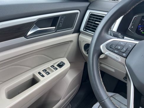 Used 2022 Volkswagen Atlas SE w/ Panoramic Sunroof Package FWD image 18