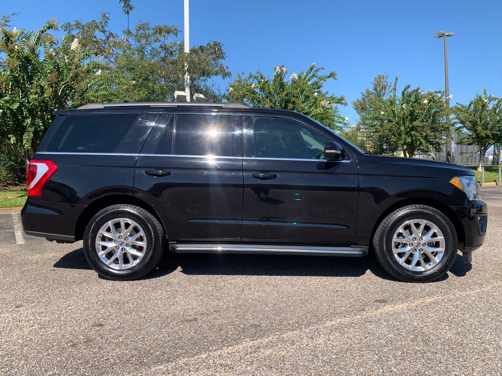 Used 2020 Ford Expedition XLT w/ Equipment Group 202A RWD image 3
