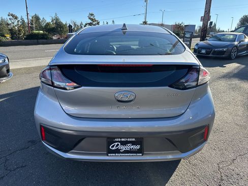 Used 2021 Hyundai Ioniq SE image 5