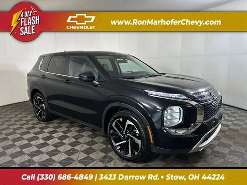 Used 2024 Mitsubishi Outlander SE image 1