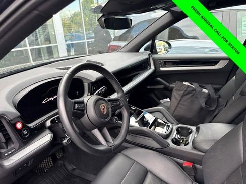 Used 2024 Porsche Cayenne AWD/4WD image 13