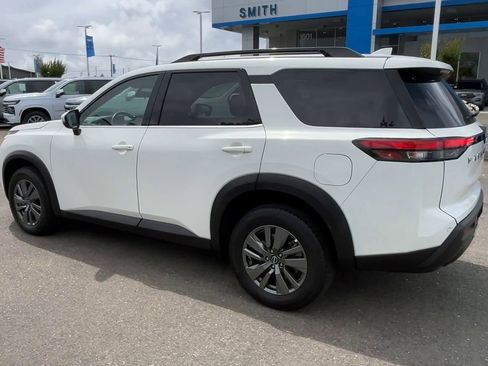 Used 2025 Nissan Pathfinder SV AWD/4WD image 5