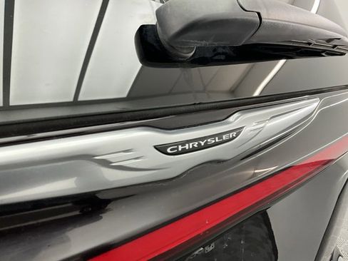 Used 2024 Chrysler Pacifica Touring-L image 27