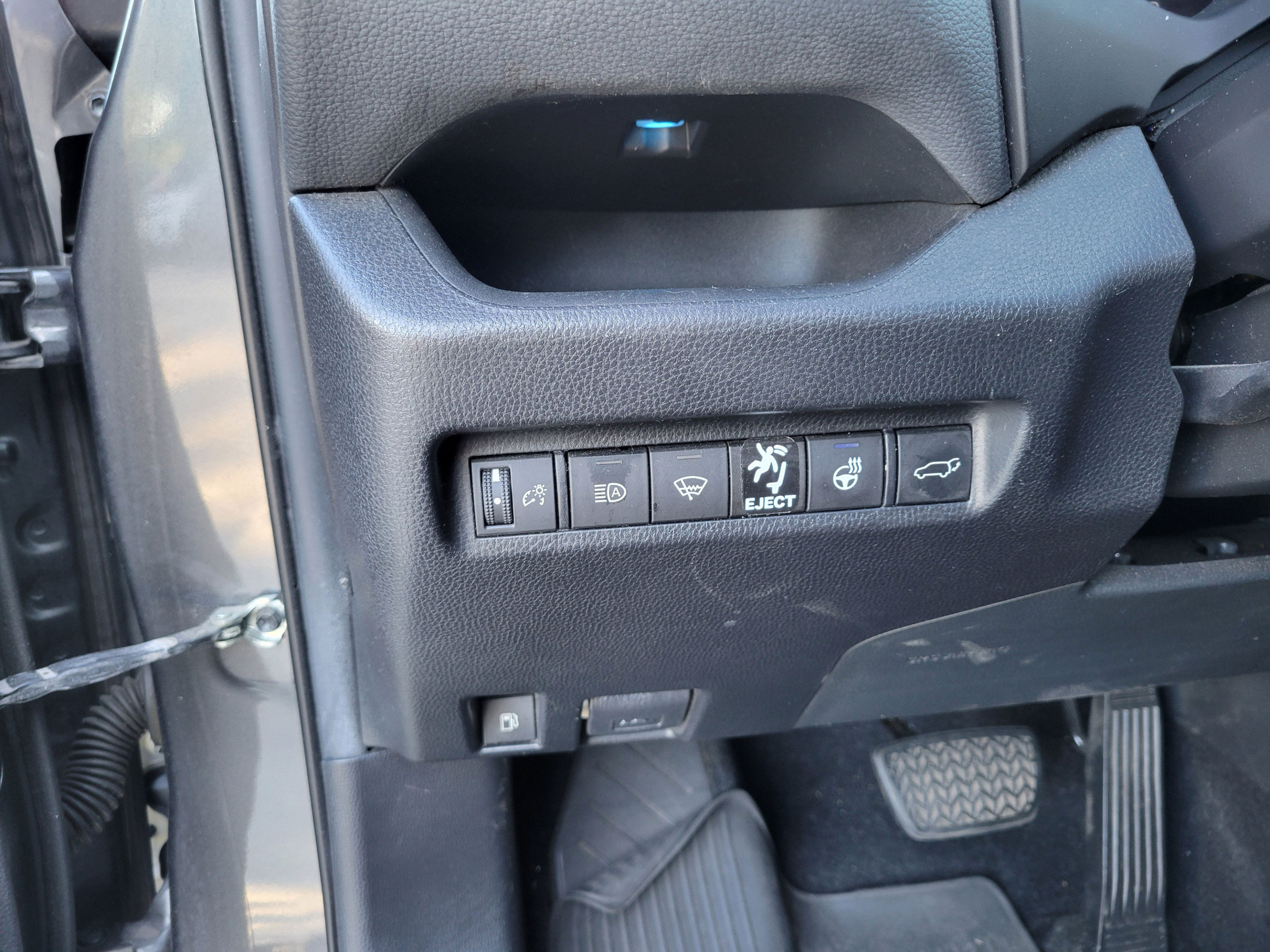 Used 2021 Toyota RAV4 XSE w/ XSE Grade Weather Package AWD/4WD image 29