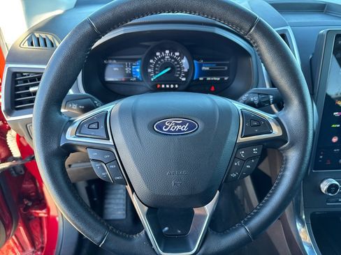 Used 2024 Ford Edge Titanium image 8