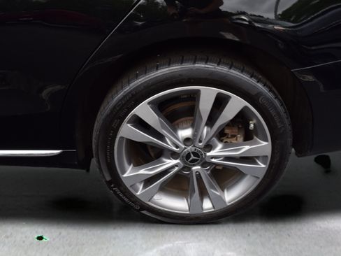 Used 2018 Mercedes-Benz C 300 4MATIC Sedan image 7