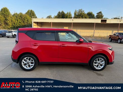 Used 2024 Kia Soul LX w/ Option Group 015 FWD image 2