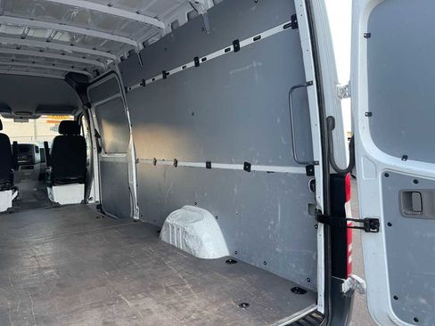 Used 2015 Freightliner Sprinter 2500 image 11