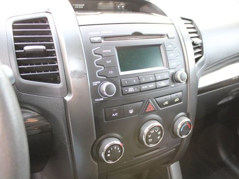 Used 2013 Kia Sorento LX FWD image 15