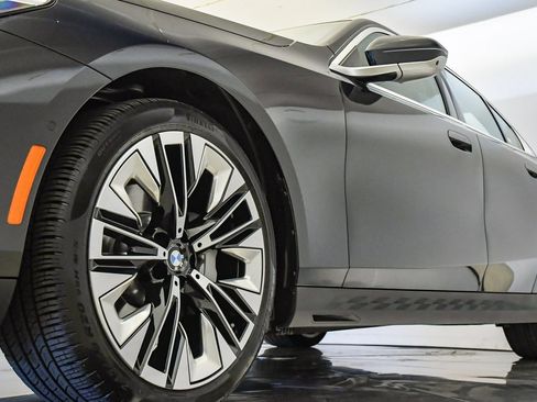 Used 2025 BMW 530i w/ Premium Package image 10