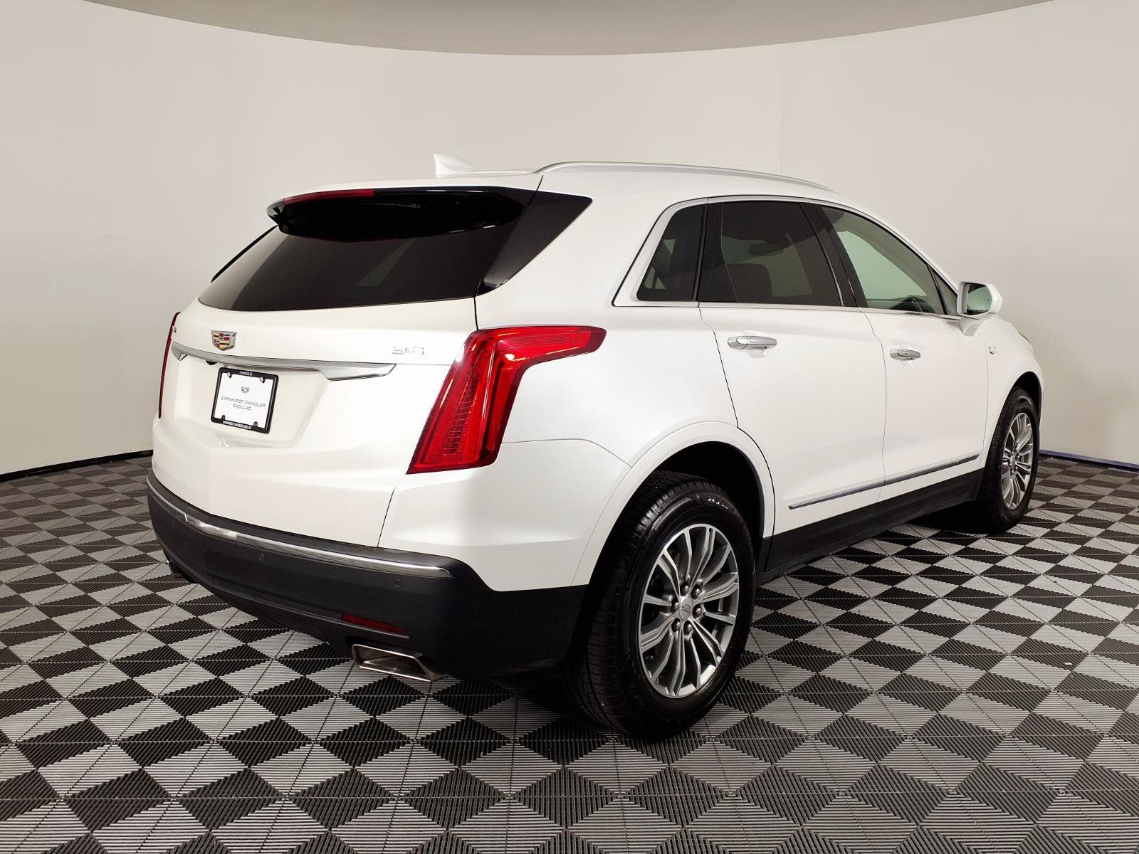 Used 2017 Cadillac XT5 Luxury FWD image 4
