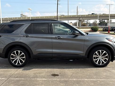 Used 2025 Ford Explorer ST-Line image 6
