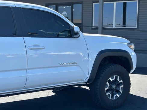Used 2023 Toyota Tacoma TRD Off-Road w/ Technology Package AWD/4WD image 4